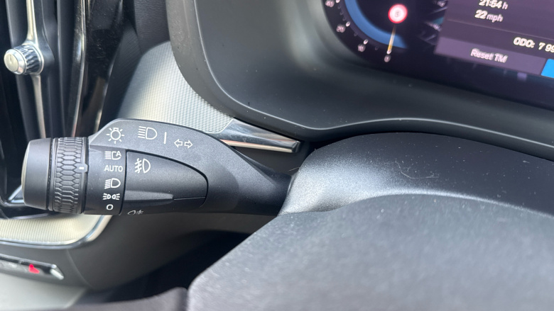 Volvo XC60 2.0 B5P Core 5dr AWD Geartronic Petrol Estate